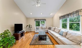 4 Quail Run Dr, Danbury, CT 06811