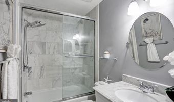 927 S ROLFE St 2, Arlington, VA 22204