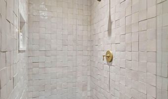 37 Holly Ln, Alexander City, AL 35010