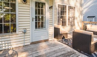 45 Pocono Ln 4, Danbury, CT 06810