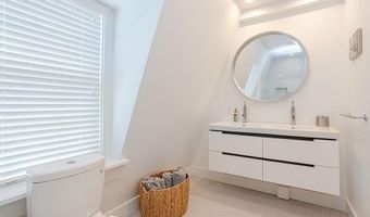 23 Catherine St, Newport, RI 02840
