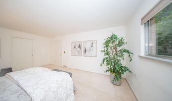 1365 Chalmers Dr, Ann Arbor, MI 48104