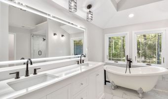 100 Little Rdg, Berkeley Lake, GA 30096