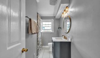 8 Lakeview Rd, Brookfield, CT 06804