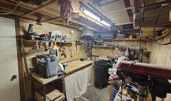 204 NE 21st Ave, Aberdeen, SD 57401