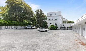 553 Bellevue Ave 14, Newport, RI 02840