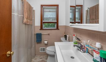 9 Campagna Dr, Albany, NY 12205