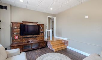 1640 Cranston St, Cranston, RI 02920