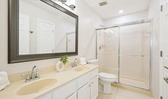 518 WINDING ROSE Dr, Rockville, MD 20850