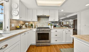 500 Pompadour Dr, Ashland, OR 97520