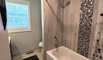 215 Almont Ave, Almont, MI 48003