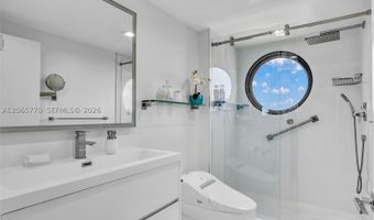 2000 Island Blvd 2006, Aventura, FL 33160