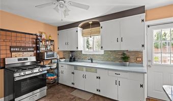 9 Kitchener Rd, Johnston, RI 02919