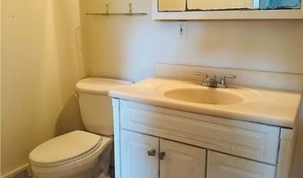 99 S 10th St, Airville, PA 15203