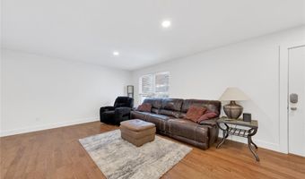 677 Turfwood Dr, Ballwin, MO 63021