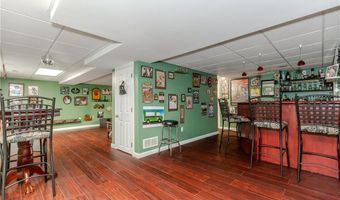 20 Birch View Ct, Cranston, RI 02921