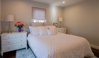 18 Sylvan Ter, Newport, RI 02840