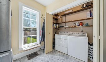 325 W 5th St, Auburn, IN 46706