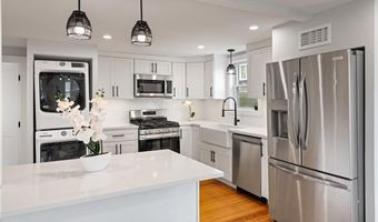 13 Carey St, Newport, RI 02840
