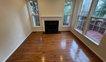 5025 MURTHA St, Alexandria, VA 22304
