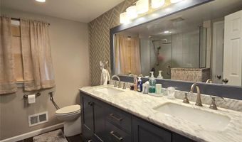 202 Pleasant Ave, Bergenfield, NJ 07621