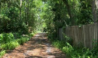 130 14th St, Apalachicola, FL 32320