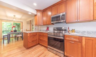 2728 Kimberley Rd, Ann Arbor, MI 48104