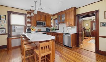 99 Roseneath Ave, Newport, RI 02840