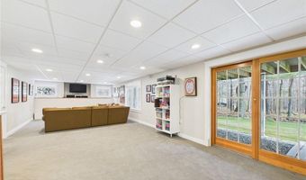 30 Taggart Ct, East Greenwich, RI 02818