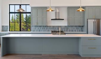 3118 NW Crossing Dr, Bend, OR 97703