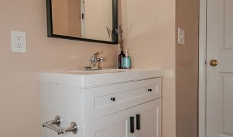 10015 Windjammer Trl, Aurora, OH 44202