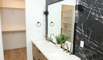 2308 Sage St, Carlsbad, NM 88220