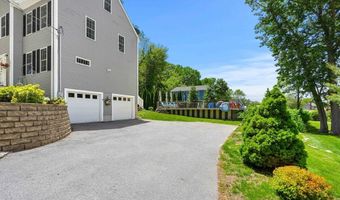 34 Amesbury Ave, Amesbury, MA 01913