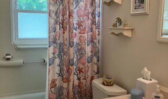 91 Birch St, Beachwood, NJ 08722