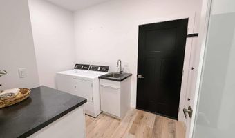 1002 Abby Rd, Alton, IA 51003