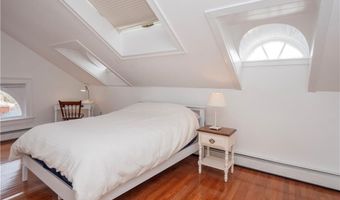 1 Oakwood Ter 7, Newport, RI 02840