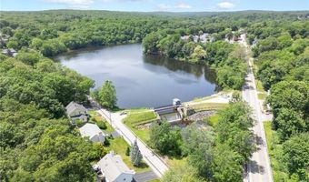153 Grandview Ave, Lincoln, RI 02865