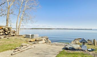 431 McGregor Pt, Alburgh, VT 05440