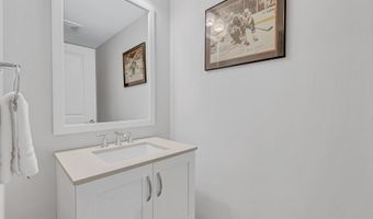 4915 HAMPDEN Ln 204, Bethesda, MD 20814