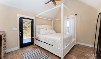 15 Eaglebear Dr, Asheville, NC 28806