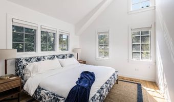 30 Hand Ln, Amagansett, NY 11930