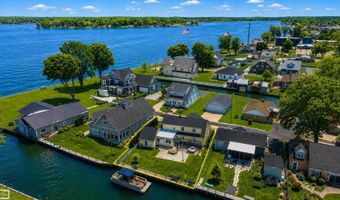 114 Interlochen Dr, Algonac, MI 48001