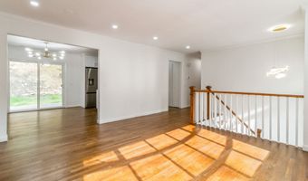8 Laurel Dr, Brookfield, CT 06804
