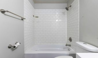 2470 W GLENDALE Ave 2D, Appleton, WI 54914