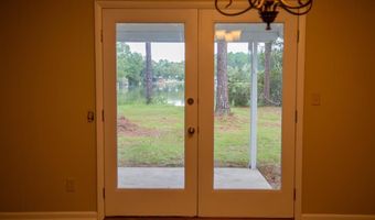 266 Lakeview Dr, Baxley, GA 31513