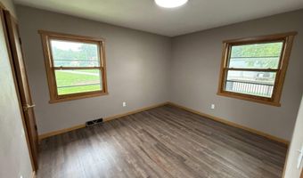 204 7TH St W, Andalusia, IL 61232