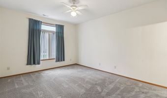 522 Kelsey Ln, Altoona, IA 50009