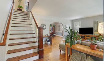 621 PARKWAY Ave, Antioch, IL 60002