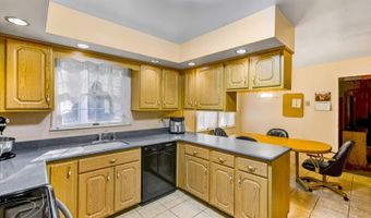 9 Crest Hill Dr, Alloway, NJ 07461