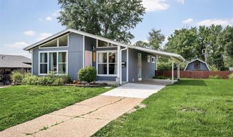 236 Hillcrest Blvd, Ballwin, MO 63021
